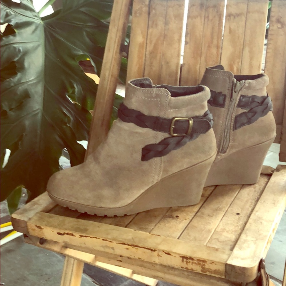 Wedge booties